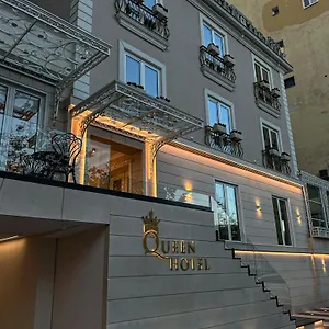 Hotel Queen, Selitë e Vogël